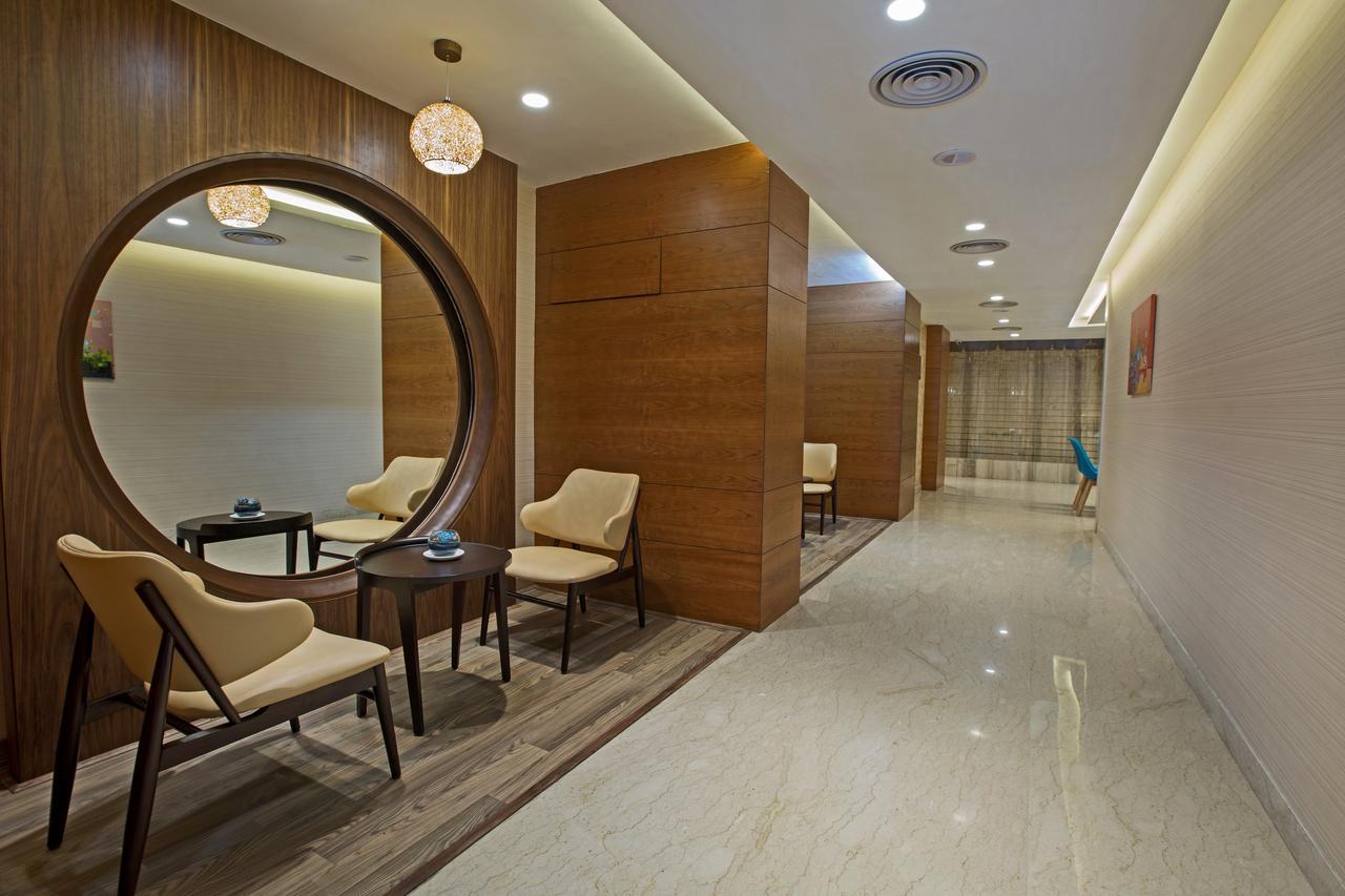 M Crown Hotel Shillong Eksteriør bilde