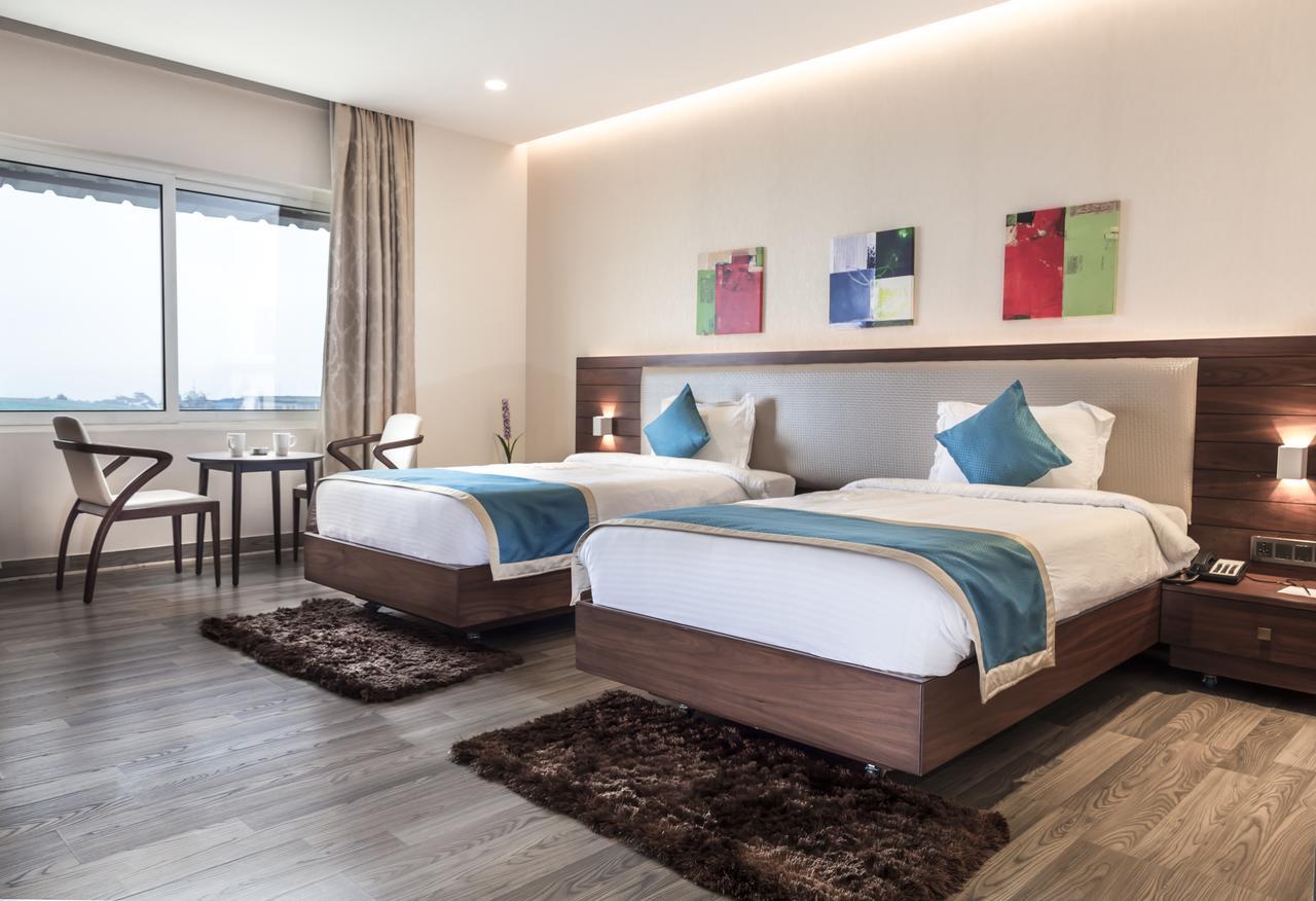 M Crown Hotel Shillong Eksteriør bilde