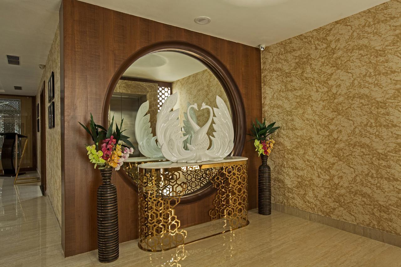M Crown Hotel Shillong Eksteriør bilde